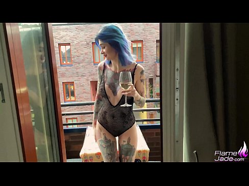 ❤️ Сјајна девојка сиса са гутљајем и страствено јебе под отвореним небом Супер секс код нас